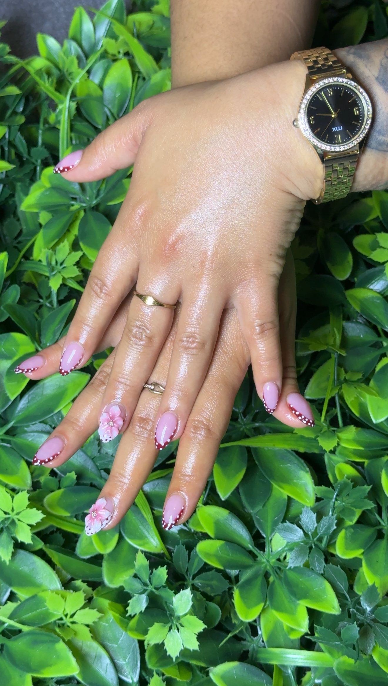Soft pink nails with glitter detail
